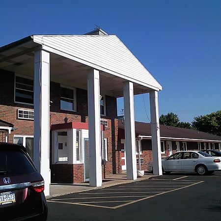 Colonial Inn Mercer-Grove City Екстер'єр фото