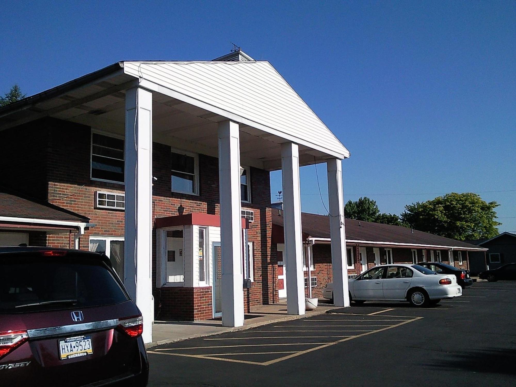 Colonial Inn Mercer-Grove City Екстер'єр фото
