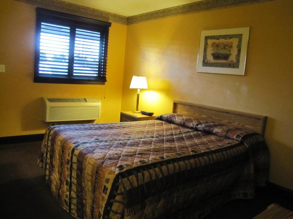 Colonial Inn Mercer-Grove City Номер фото