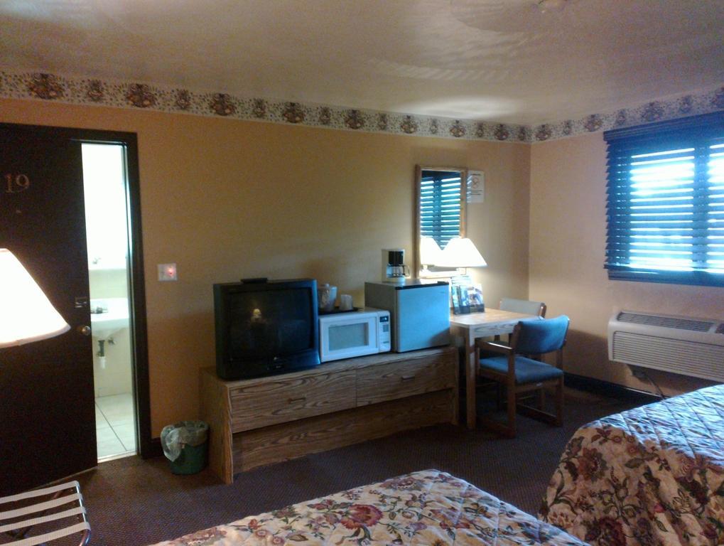 Colonial Inn Mercer-Grove City Екстер'єр фото